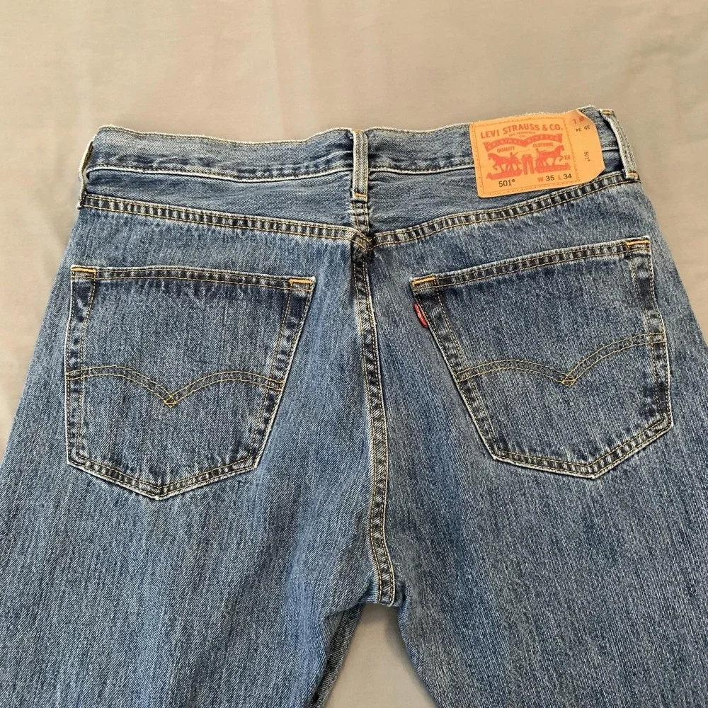 Levis 501 Jeans Mens 35x34 Blue‎ Medium Wash Straight Leg Button Fly Denim Pants
